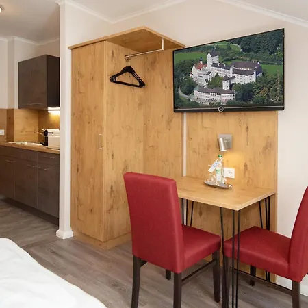 Burghotel Aschau * אשאו אים כימגאו