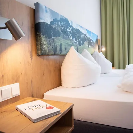 מלון Burghotel Aschau אשאו אים כימגאו